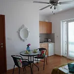 Aparthotel Proxima Mastrinka