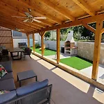 Aparthotel Proxima Mastrinka