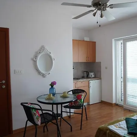 Aparthotel Proxima Mastrinka