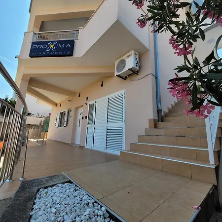 Aparthotel Proxima *