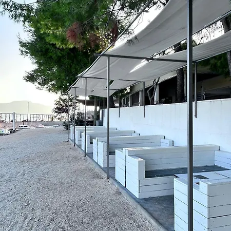 Proxima Aparthotel Mastrinka