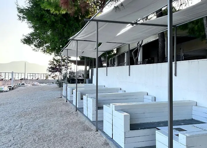 Proxima Aparthotel Mastrinka